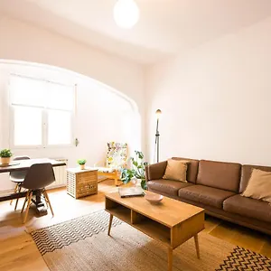  Appartement Casa Playa Zurriola-aviso-obras En La Fachada Del Patio Hasta Mayo O Junio-no Ha Habido Quejas Por El Ruido-precio Bajo- House Playa Zurriola-warning-works On The Facade Of The Patio Until Or June-there Have Been No Noise Complaints- Price